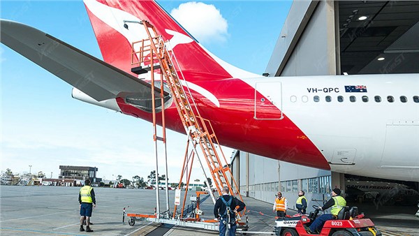 Elevating high-altitude anti fall protection ladder
